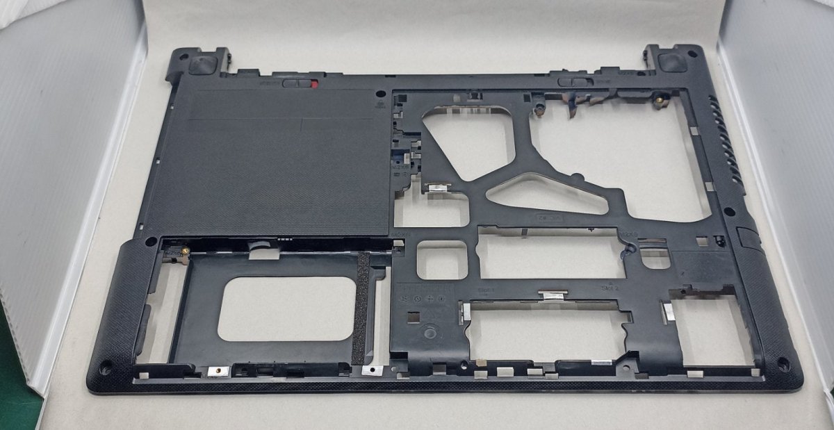 Replacement Outer Bottomcase for Lenovo G40 - 70 WL | Gigahertz